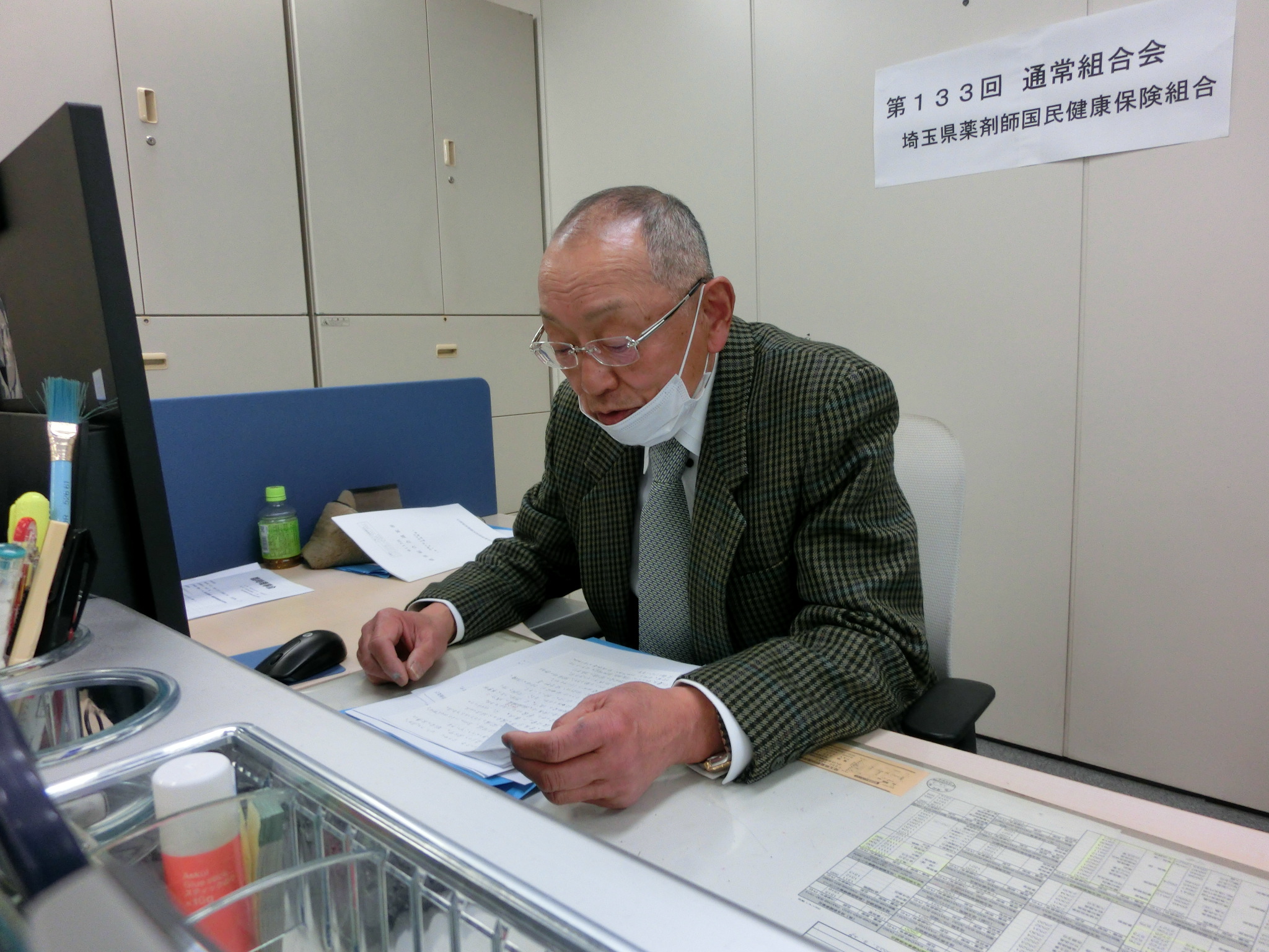挨拶をする理事長
